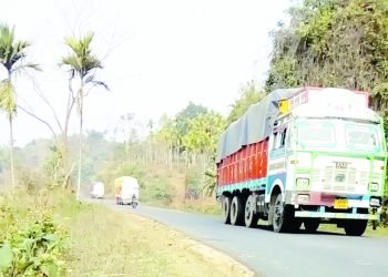 Meghalaya : 3 coal-laden trucks seized after escorts flee with pay-offs in North Garo Hills