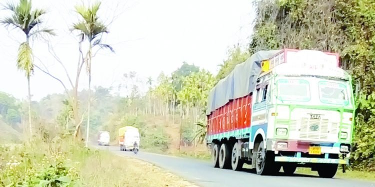 Meghalaya : 3 coal-laden trucks seized after escorts flee with pay-offs in North Garo Hills
