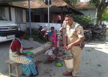 COVID -19 : Men in khaki  offer  meals to the poor and needy in Kokrajhar