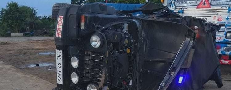 Meghalaya Power Ministers Convoy meets with an accident ; 4 Cops injured