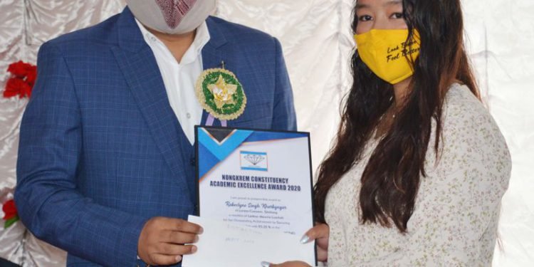 Meghalaya : Award for academic excellence given away in Nongkrem