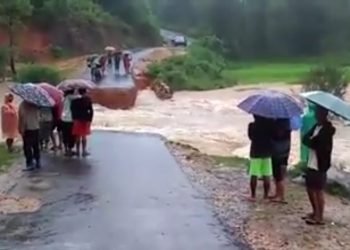 Meghalaya : Heavy rains & landslides  kill at least 13 people
