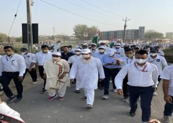 Dandi March : Meghalaya CM Conrad walks 15 kms  from Kareli to Gajera  in Gujarat