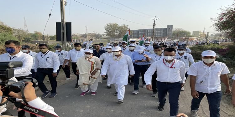 Dandi March : Meghalaya CM Conrad walks 15 kms  from Kareli to Gajera  in Gujarat
