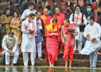Assam : Priyanka Gandhi begins 2-day visit by offering prayers at Kamakhya Temple