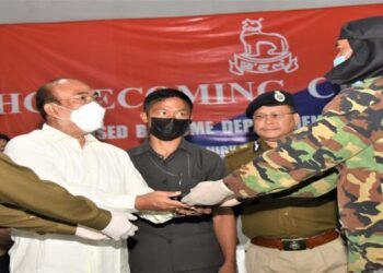 Manipur :  20 militants from different banned groups  surrender