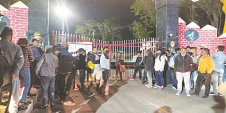 Meghalaya : Scuffle  between Mawshabuit residents & 58 GTC over  closure  of gate