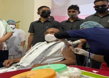 COVID-19: Manipur CM , cabinet ministers take their first jab