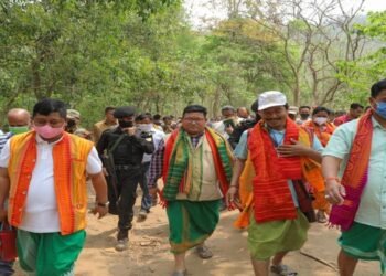 BTR : Sea of humanity trek Baukhungri Hills for Bwisagu celebrations