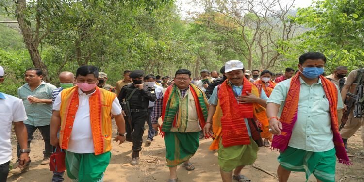 BTR : Sea of humanity trek  Baukhungri Hills  for  Bwisagu  celebrations