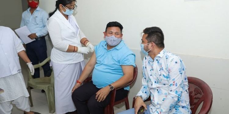 BTR :CEM Pramod Boro takes his first jab of Covid vaccine