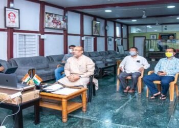 COVID-19: Manipur CM interacts with Home Isolation patients through Video conferencing