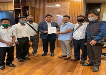 Power minister  along with NPP workers puts forward case seeking district status for Dadenggre