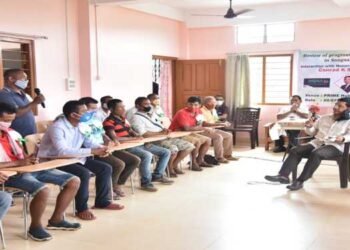 CM Conrad  interacts  with farmers at Prime Hub Songsak