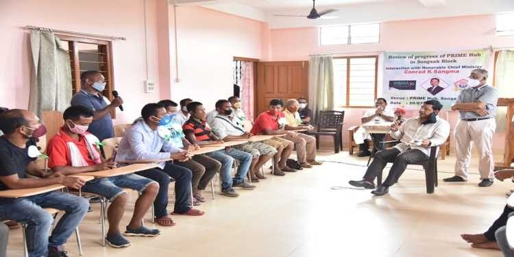 CM Conrad interacts with farmers at Prime Hub Songsak