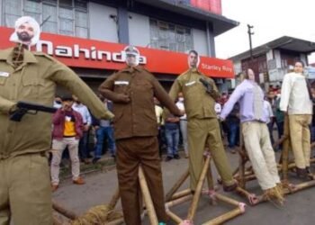 Protestors burn effigies of CM and others in  Mawlai demanding justice