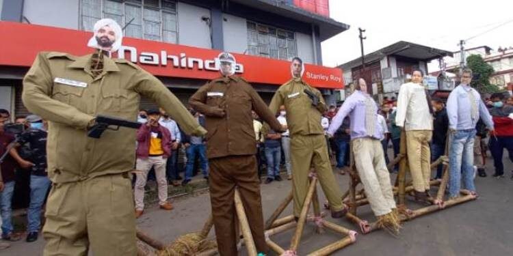 Protestors burn effigies of CM and others in Mawlai demanding justice