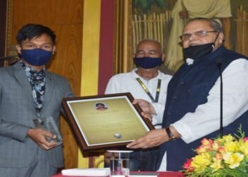 Meghalaya Governor attends Crystal Gayle award function