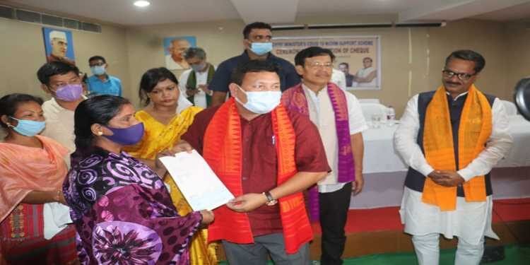 BTR : 26 widows of deceased  Covid patients handed over cheques of Rs. 2.5 lakhs each