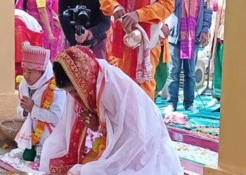 In Pictures : Girl  brushes aside physical disability, marries dwarf and former student leader