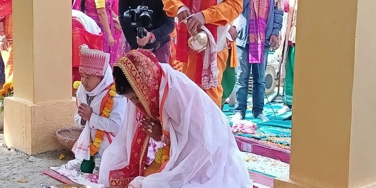 In Pictures : Girl brushes aside physical disability, marries dwarf and former student leader