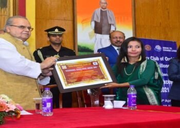 Governor hands over Rotary Vocational Excellence Awards