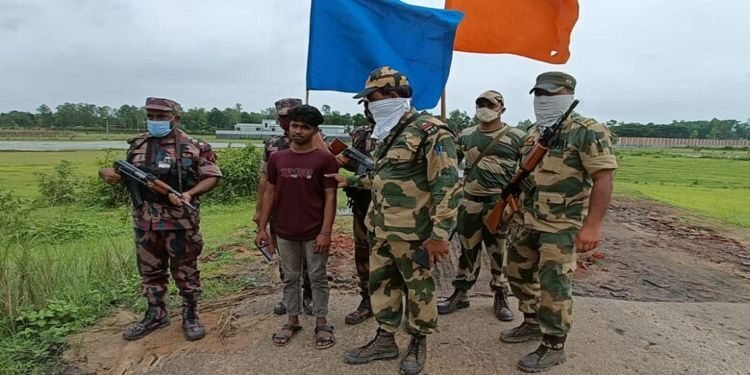 BSF hands over minor boy to Border Guard Bangladesh