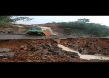 Major portion  of road on NH -06 collapses due  to heavy downpour  &  landslides