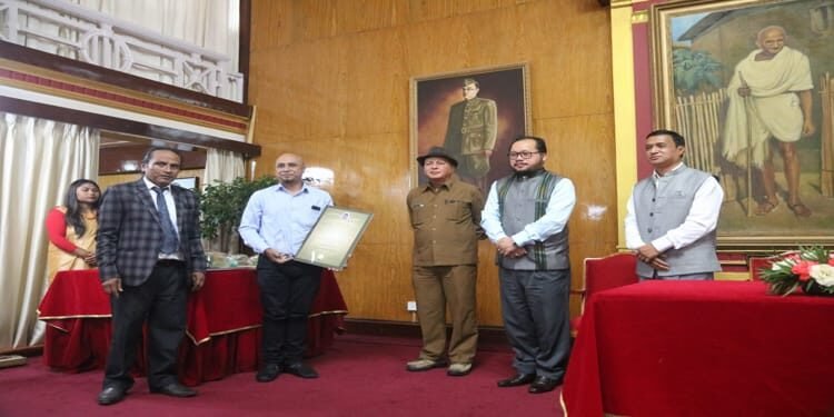 Phaibhakupar Kharlukhi bags Crystal Award 2022 for Excellence in Visual Arts