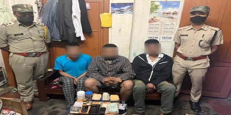 3 drug traffickers held; heroin, car , cash recovered