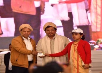 Chief Minister distributes Funds and Livestock in Raliang