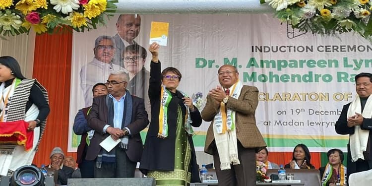 Congress leaders Dr Ampareen &  Mohendro quits  party ,  joins NPP