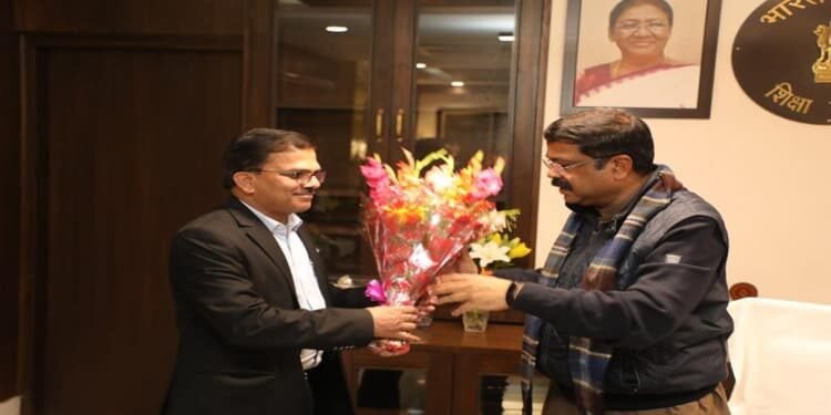 NEHU VC  meets Union Minister of Education