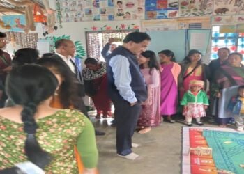 Union Minister reviews status of implementation of central govt. schemes