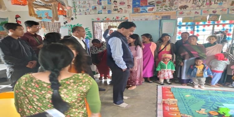 Union Minister reviews status of implementation of central govt. schemes