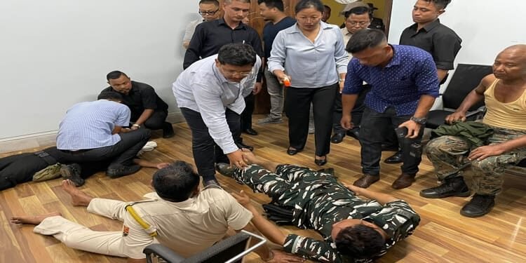 Miscreants pelt stones at Meghalaya CMs office in Tura, 5 security personnel injured