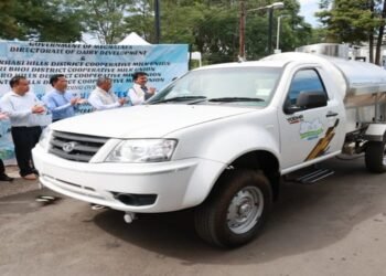 Veterinary Minister A L Hek hands over Milk Transportation & Testing vehicles