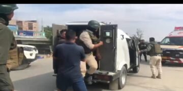 7, including 2 cops , injured in gun battle in Manipur