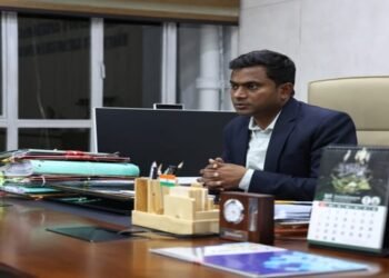 Lok Sabha Polls 2024 : Returning Officer meets leaders of political parties