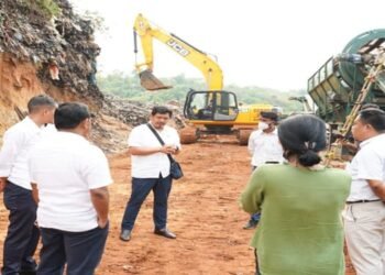 CM Conrad inspects installation of waste segregation machine in WGH