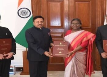 E C submits list of newly elected members to the Lok Sabha to the President