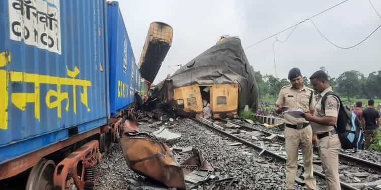 Agartala – Sealdah Kanchanjunga Express Hit by Goods Train, 8 Dead, 25 Injured