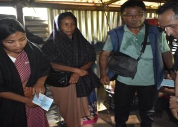 Disaster Management Minister hands over ex-gratia to family of victims killed in landslide