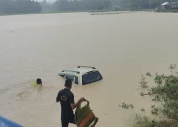Flash Floods Claim Lives: SDRF Recovers Car, Search for Father -Child Duo Continues