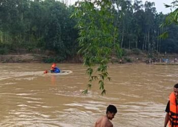 SDRF Heroics: Meghalaya Rescue Team Braves Floodwaters to Deliver Aid