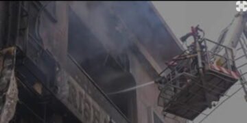Multi-story building in Delhi catches fire; 10 killed