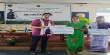 CM  Hands Farmers the Keys: Seeds, Cash and Factories in One Go