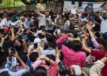 CJP Stages Mega Jantar Mantar Protest Demanding Pradhan’s Resignation