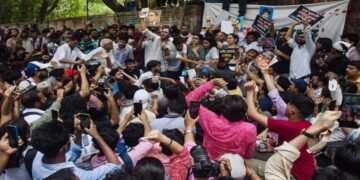CJP Stages Mega Jantar Mantar Protest Demanding Pradhan’s Resignation