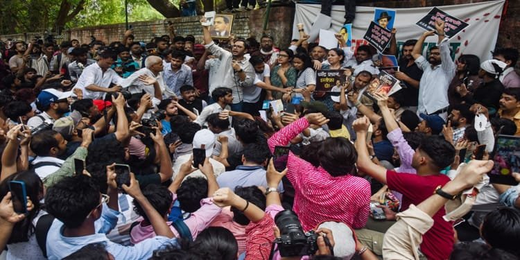 CJP Stages Mega Jantar Mantar Protest Demanding Pradhan’s Resignation